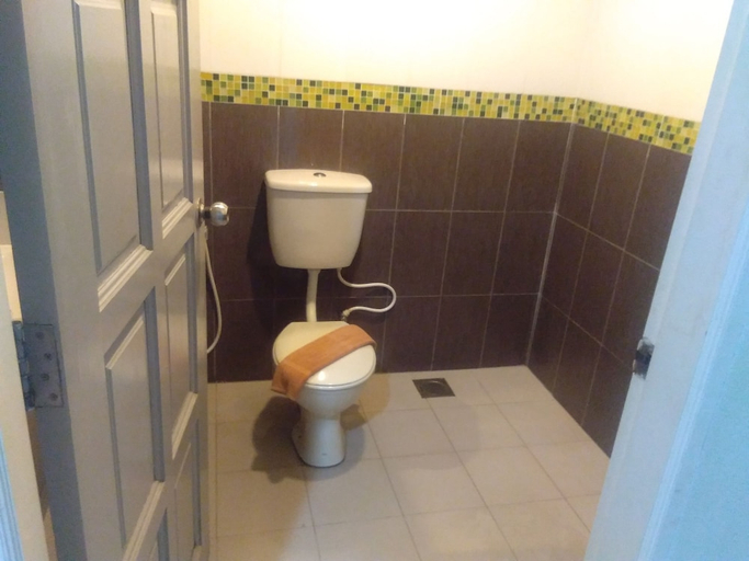 Bathroom 3, Arwana Inn, Pasir Putih