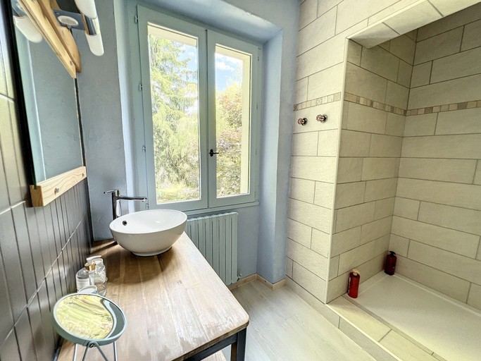 Bathroom 5, LA CHAPELAINE, Drôme