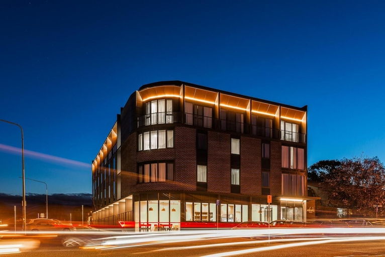 Exterior & Views