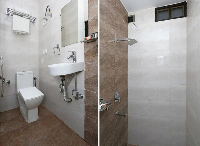 Bathroom 4, Diplomat Regency Yashobhoomi, Delhi