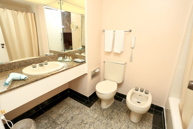 Bathroom 2, Hotel Princesa Louca, Belém