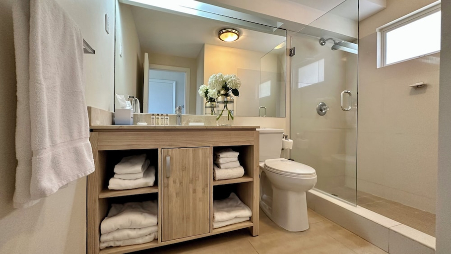 Bathroom 5, The SoCo Hotel