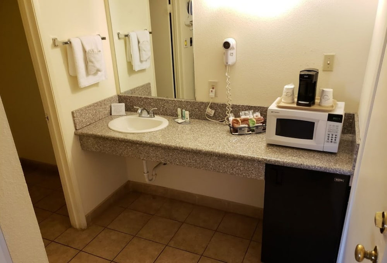 Bathroom 4, Rodeway Inn Kingman Route 66, Mohave