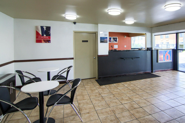 Public Area, Motel 6 Saraland, AL, Mobile