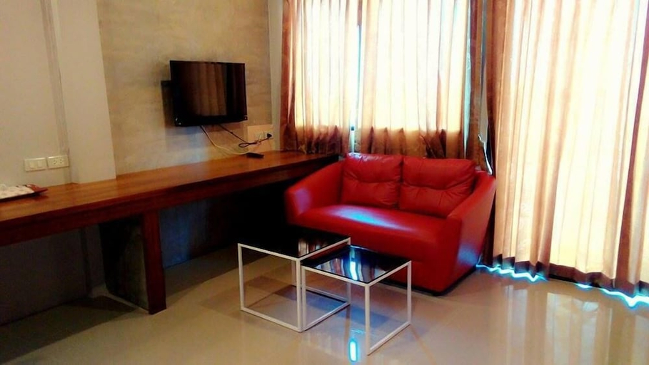 Others 5, Waen Petch Place, Warin Chamrap