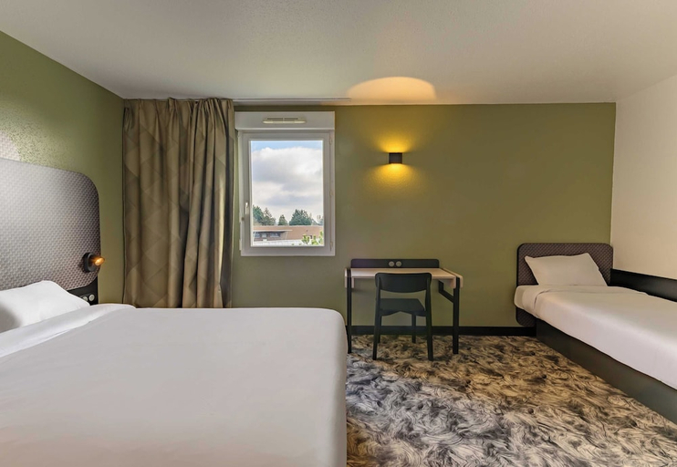 Bedroom 2, B&B HOTEL Compiegne Thourotte, Oise