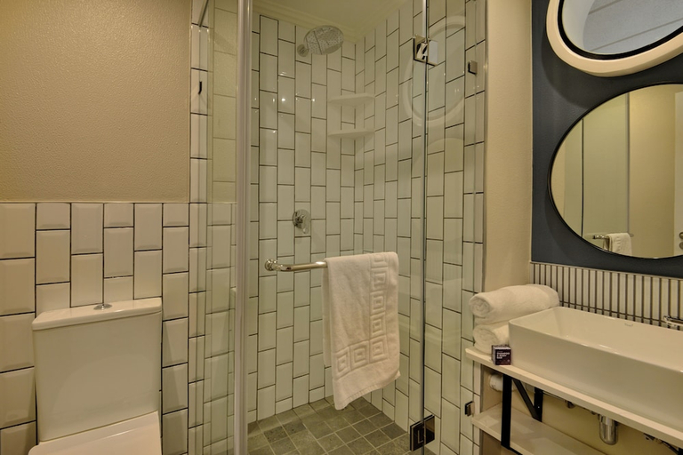 Bathroom 5, Road Lodge N1 City, City of Cape Town