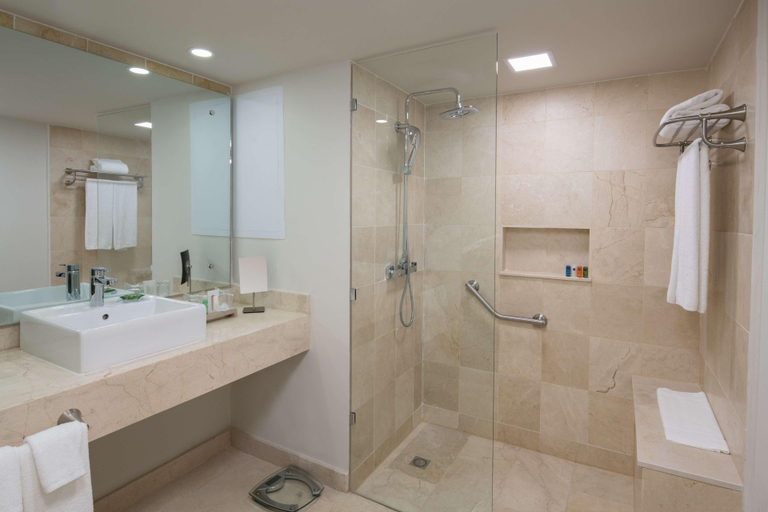 Bathroom 5, Radisson Hotel Santo Domingo, Distrito Nacional