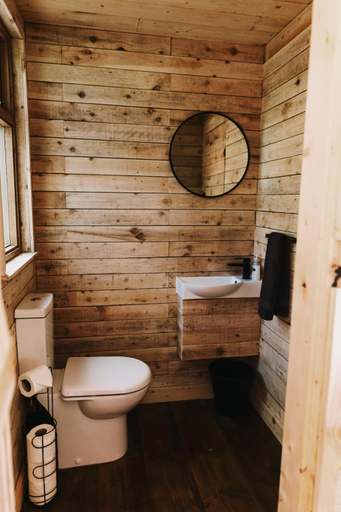 Bathroom 2, Honeywood Farm Cabins, Essex