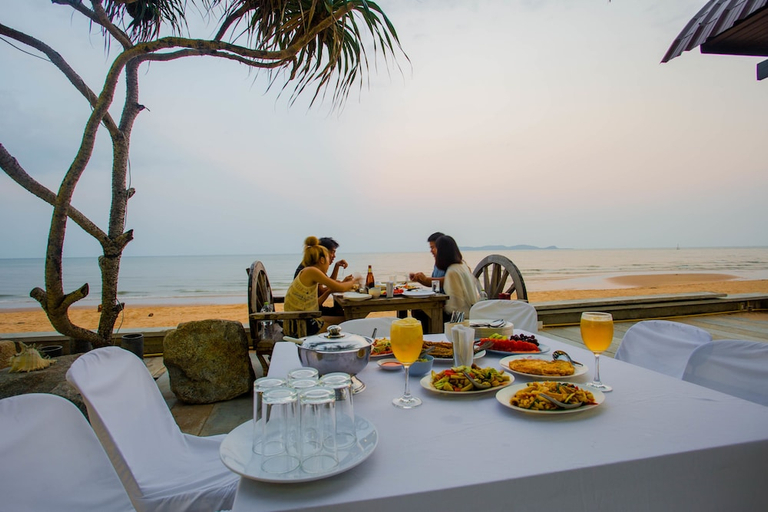 Others 5, The Uncle Beach Resort, Bang Saphan Noi