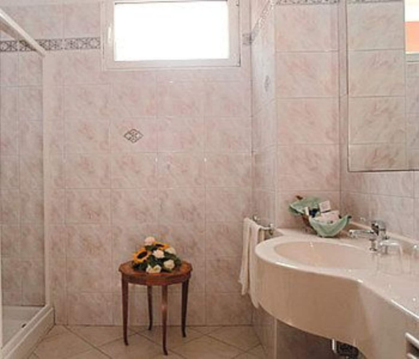 Bathroom 4, Hotel Primavera, Verbano-Cusio-Ossola