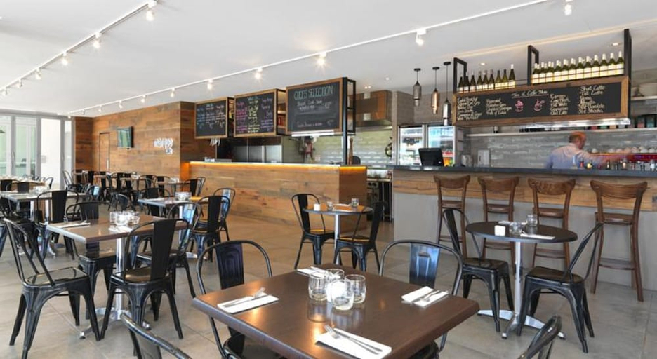 Food & Drinks 5, Oaks Mackay Rivermarque Hotel, Mackay - Pt A