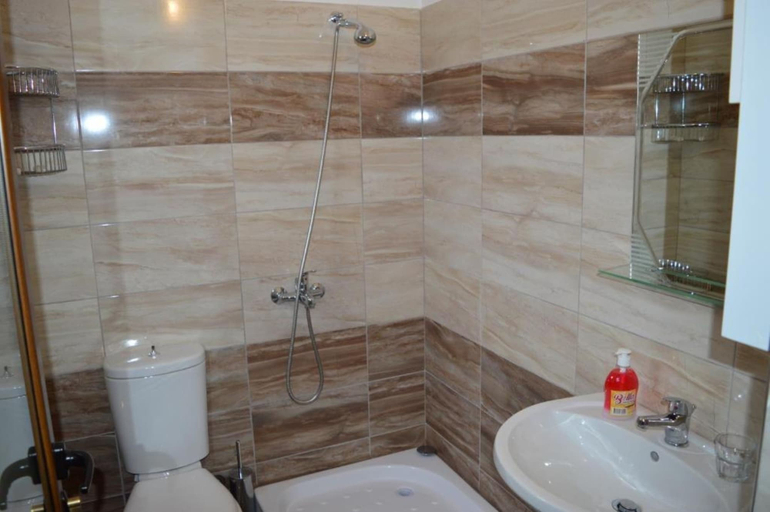 Bathroom 3, Sofra e Shpatit Hotel, Elbasanit
