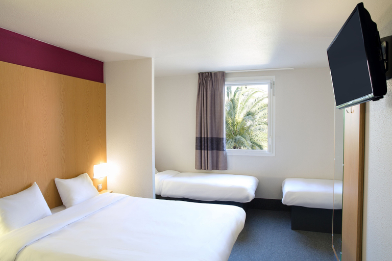 Bedroom 3, B&B HOTEL MARTIGUES Port de Bouc, Bouches-du-Rhône