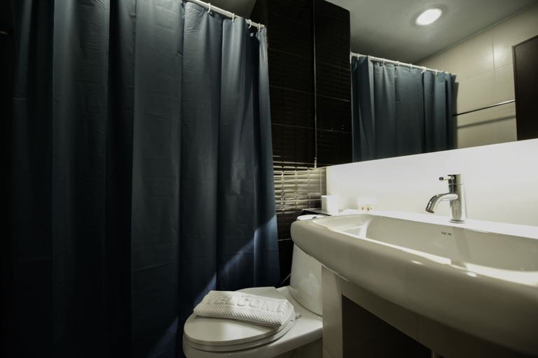 Bathroom 5, Trendy Hotel, Muang Nakhon Pathom