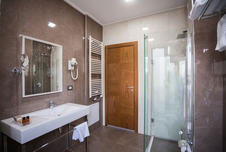 Bathroom 4, HOTEL COLOSSEO TIRANA, Tiranës