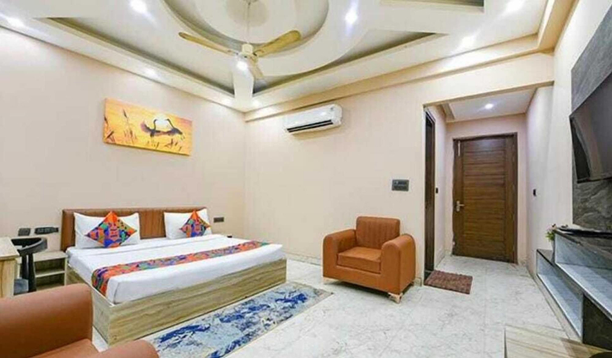 Room 5, Hotel Vibe BLU, Gautam Buddha Nagar