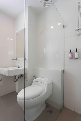 Bathroom 5, Easy Hotel, Muang Lamphun