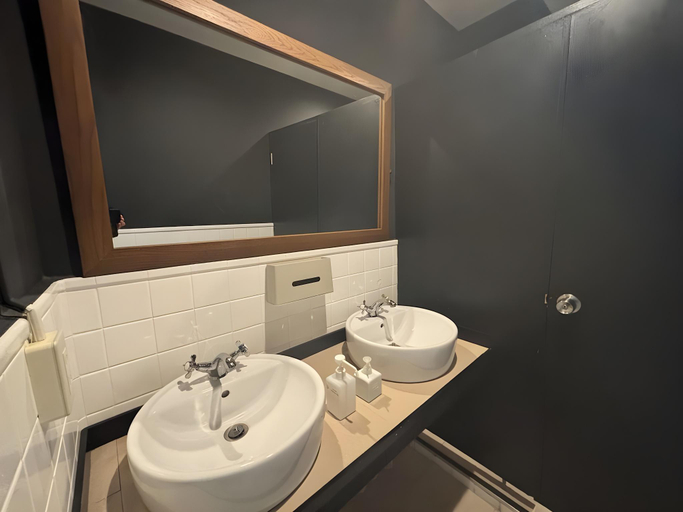 Bathroom, The LANAI HOSTEL, Naha
