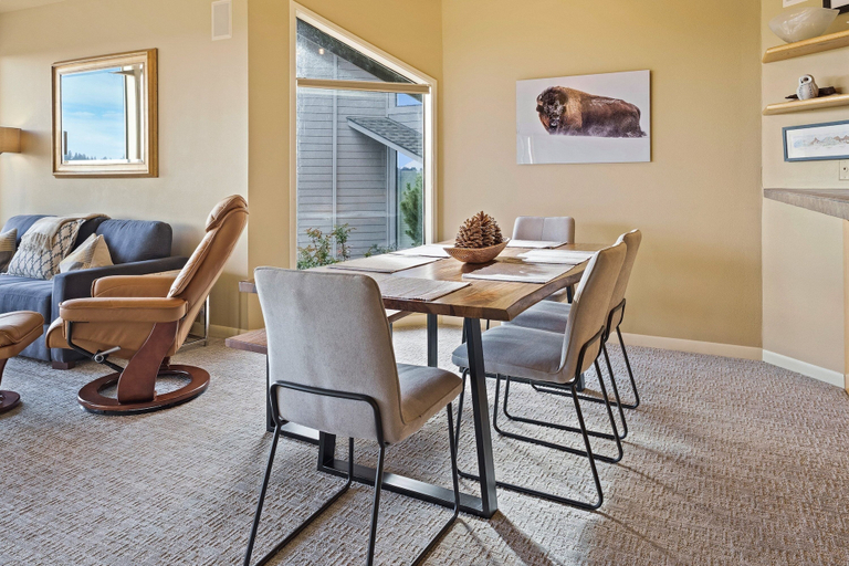 Dining 5, River Ridge 323a 1 Bedroom Home, Deschutes