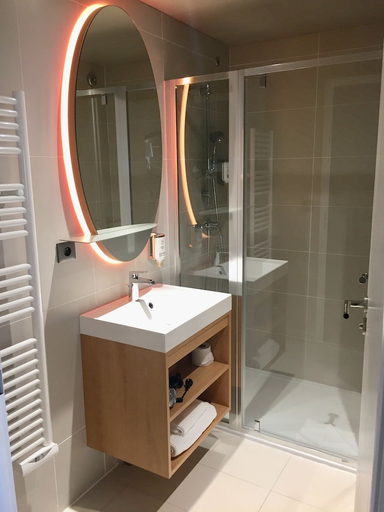 Bathroom 3, Aparthotel Adagio Access Montpellier Centre, Hérault