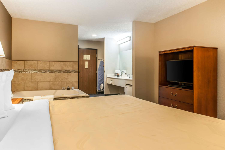 Bedroom 3, Quality Inn Lewisport, Hancock