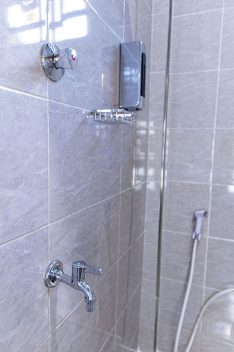 Bathroom 2, Tadre House's, Arusha Urban