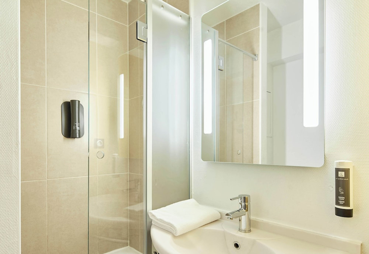 Bathroom 4, B&B HOTEL Evry Lisses 2, Essonne