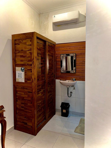 Bathroom 3, Intan guest house, Gianyar