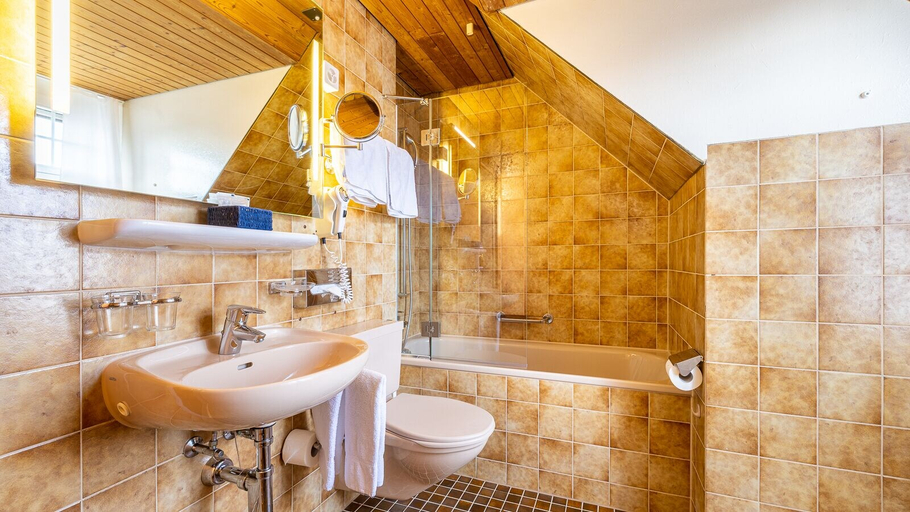 Bathroom 3, Hotel Drei Konige, Luzern