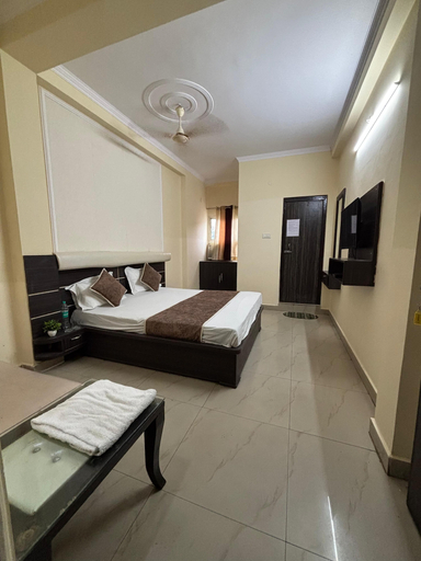 Room 3, Sara Residency, Kaushambi
