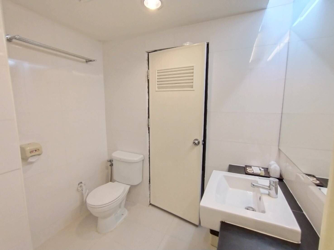 Bathroom 5, Asawann Hotel, Muang Nong Khai