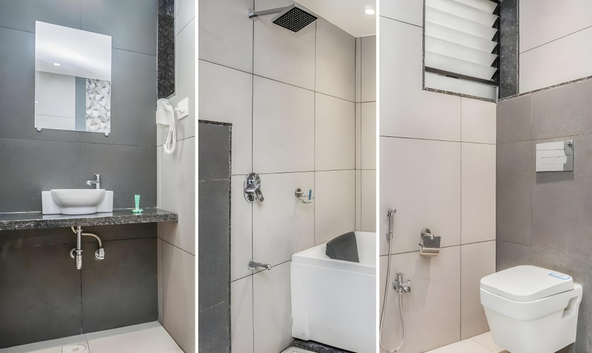 Bathroom, Shri Vitthal Mangalam - Hotel in Satara, Satara