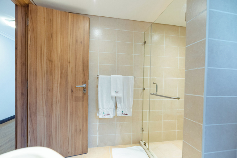 Bathroom 4, Heri Heights Hotel Apartments, SureStay Collection by BW, Dagoretti North