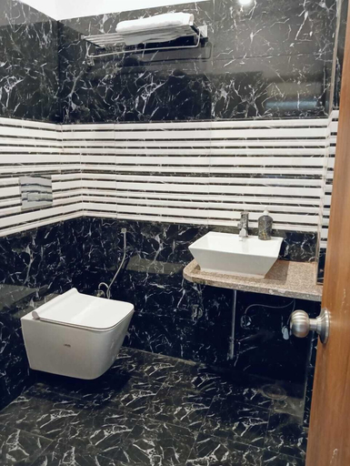 Bathroom 2, Anandam Hotel, Varanasi