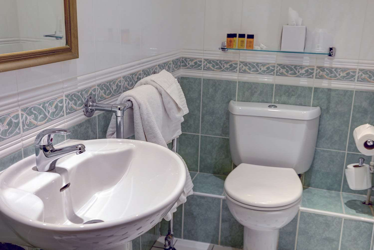 Bathroom 5, Best Western Aberavon Beach Hotel, Neath Port Talbot