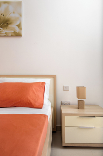 Room 3, Modern 2 BR Apartment with AC - Near Sea