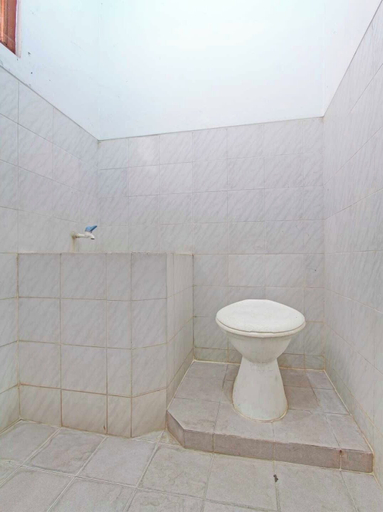 Bathroom 5, OYO 95023 Hotel Alamanda Garut, Garut