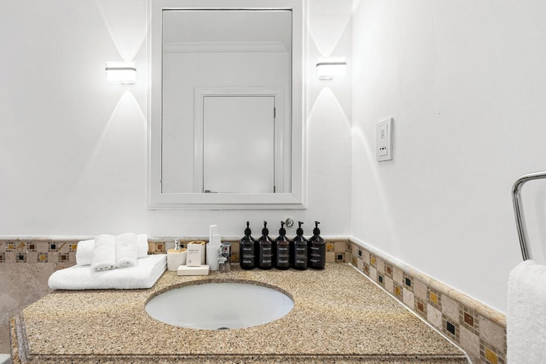 Bathroom 3, 5BR M Private Villa Direct Beach Access, Dubai