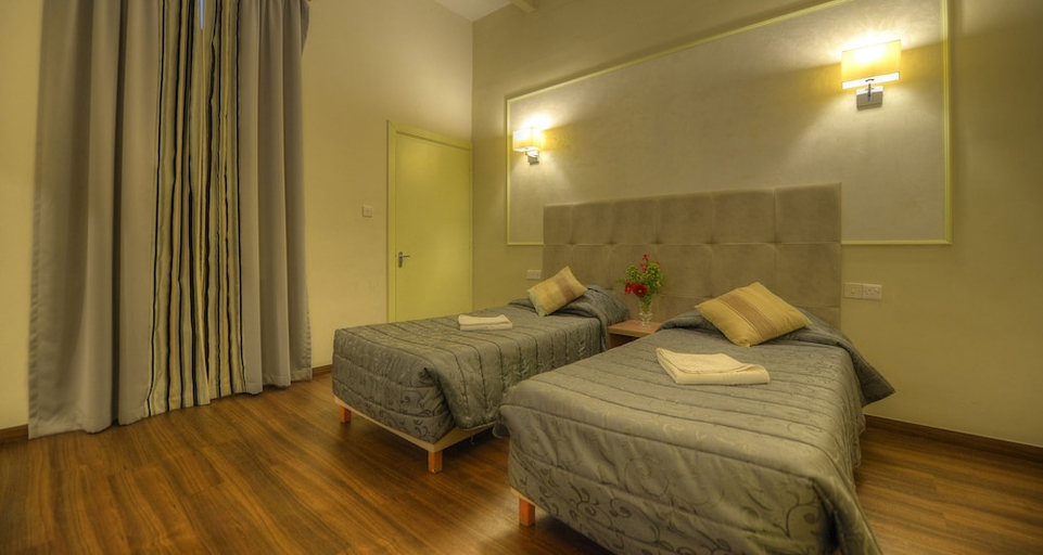 Bedroom 2, Europa Hotel