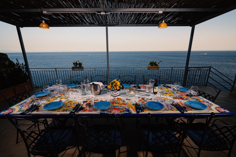 Food & Drinks 5, Villa Eris: a picco sul mare con piscina e spa, Salerno