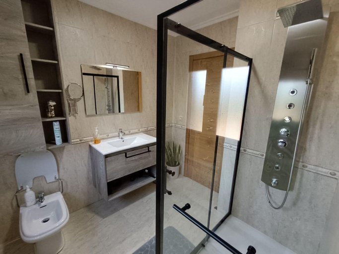 Bathroom 5, OASIS INN PEDORNES, Pontevedra
