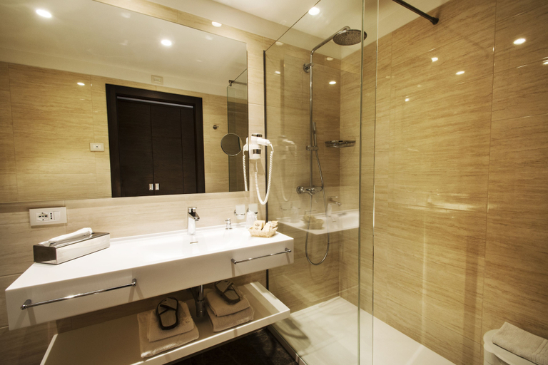 Bathroom 4, Hotel Bisesti, Verona