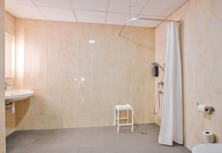 Bathroom 3, B&B HOTEL Paris Chatillon, Hauts-de-Seine