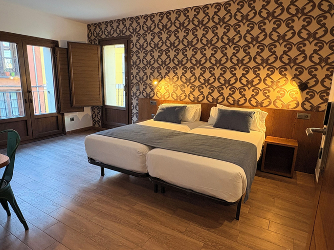Room 2, León Center Rooms, León
