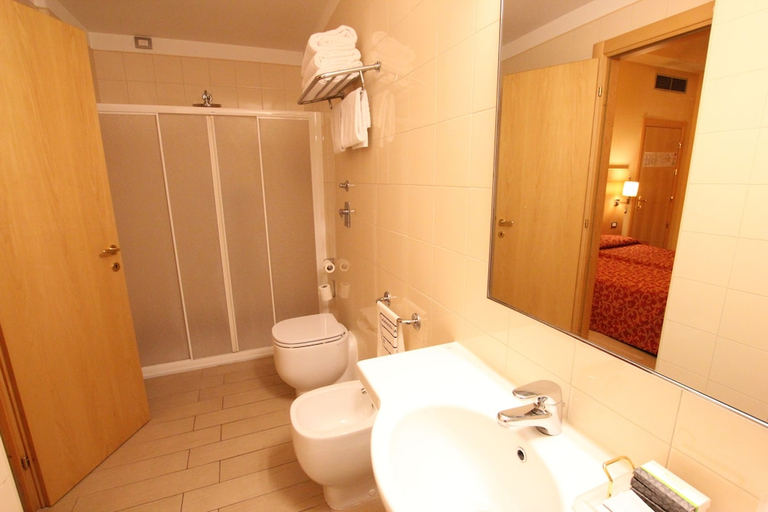 Bathroom 3, Scarlatti Hotel Milano, Milano