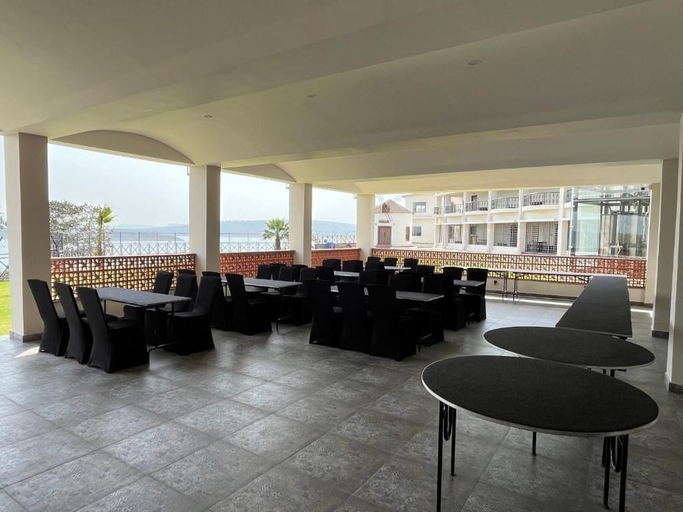 Outdoor dining 3, Narwar Lakefront Resort, Shivpuri