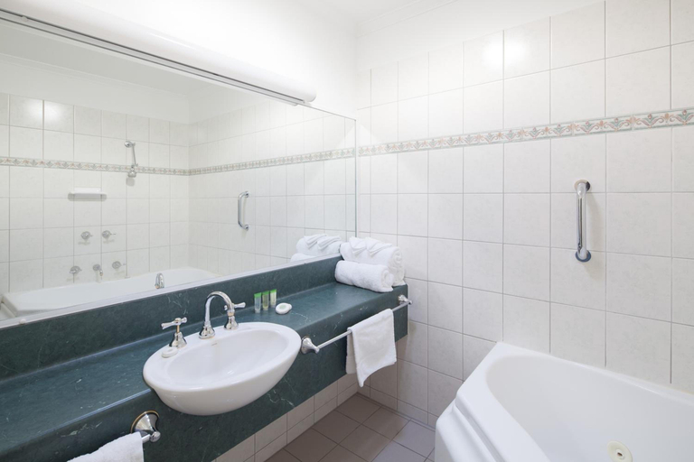 Bathroom 4, Crystal Inn, Gr. Bendigo - Inner East