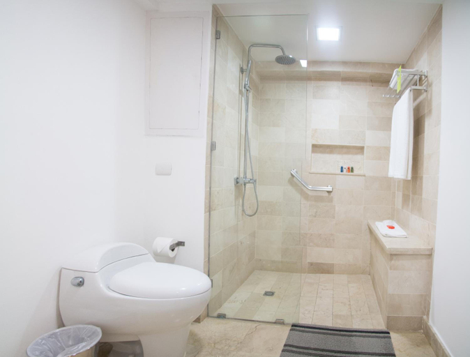 Bathroom 5, Radisson Hotel Santo Domingo, Distrito Nacional