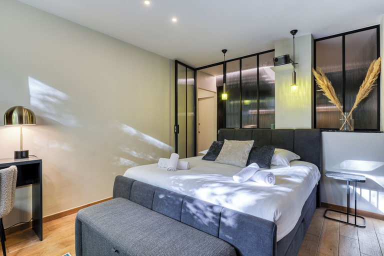 Room 2, MONTAIGNE EXECUTIVE SUITE, Paris